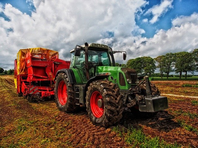 tractor-385681_640